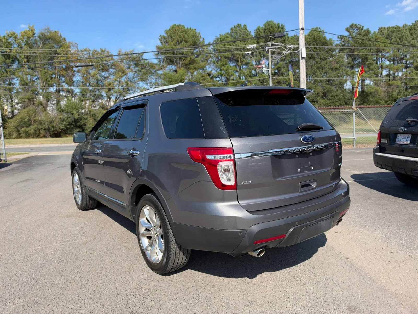 Used 2013 Ford Explorer XLT AWD/4WD image 3