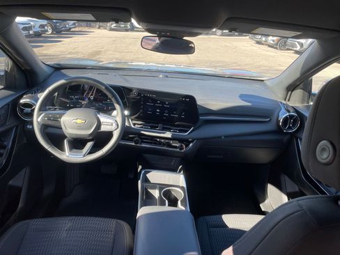 Used 2025 Chevrolet Equinox LT image 32