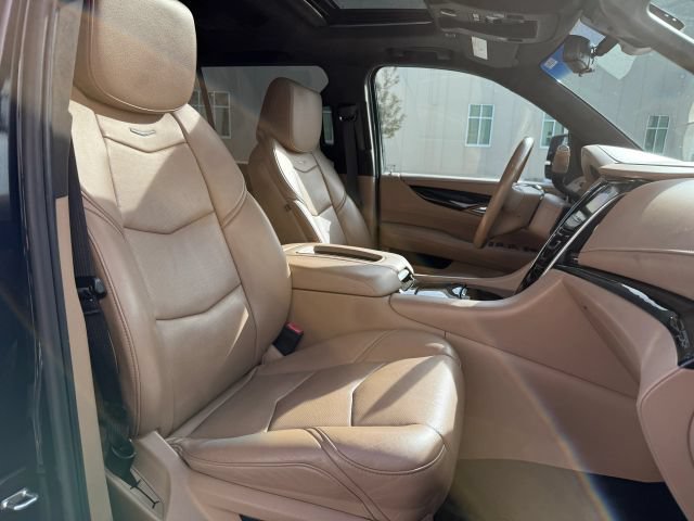 Used 2019 Cadillac Escalade ESV Platinum AWD/4WD image 28