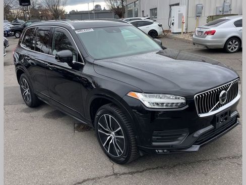 Used 2020 Volvo XC90 T6 Momentum image 1