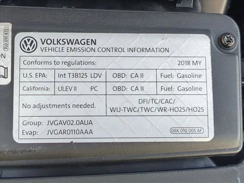 Used 2018 Volkswagen Golf R 4-Door AWD/4WD image 25