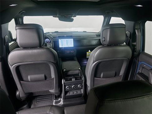 Used 2025 Land Rover Defender 110 X-Dynamic SE image 25