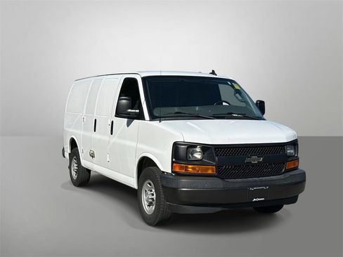 Used 2017 Chevrolet Express 3500 image 16