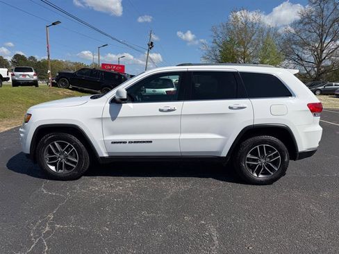 Used 2019 Jeep Grand Cherokee Laredo w/ Laredo X Package RWD image 2