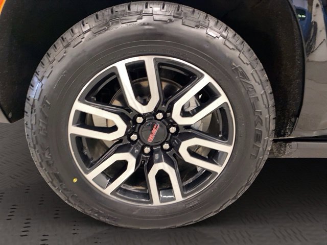 Used 2023 GMC Yukon AT4 AWD/4WD image 17