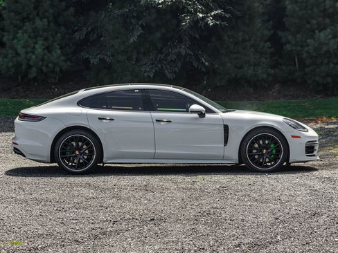 Used 2022 Porsche Panamera w/ Premium Package image 10