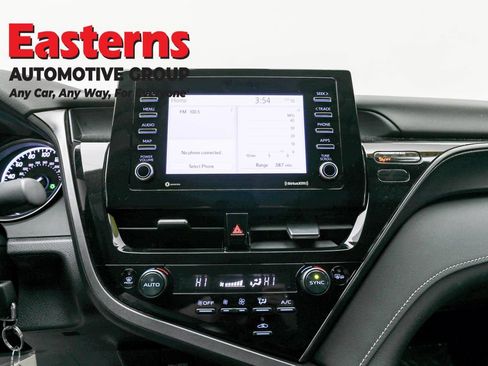 Used 2024 Toyota Camry SE image 12