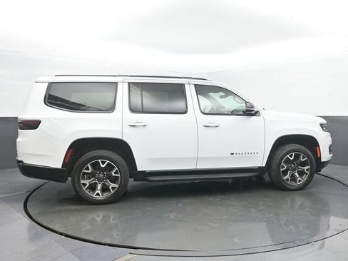 Used 2023 Jeep Wagoneer Series III w/ Preferred Equipment Group AWD/4WD image 6