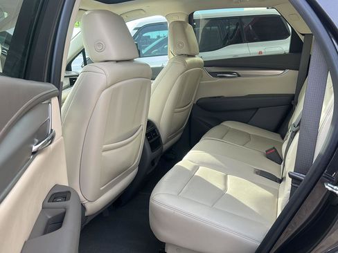 Used 2017 Cadillac XT5 Luxury w/ Driver Awareness Package image 24