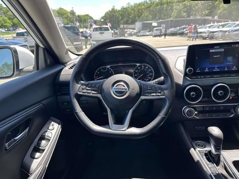 Used 2022 Nissan Sentra SV FWD image 10