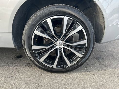 Certified 2025 Volvo XC60 B5 Plus image 9