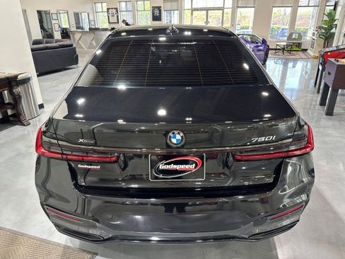 Used 2020 BMW 750i xDrive w/ Executive Package image 25