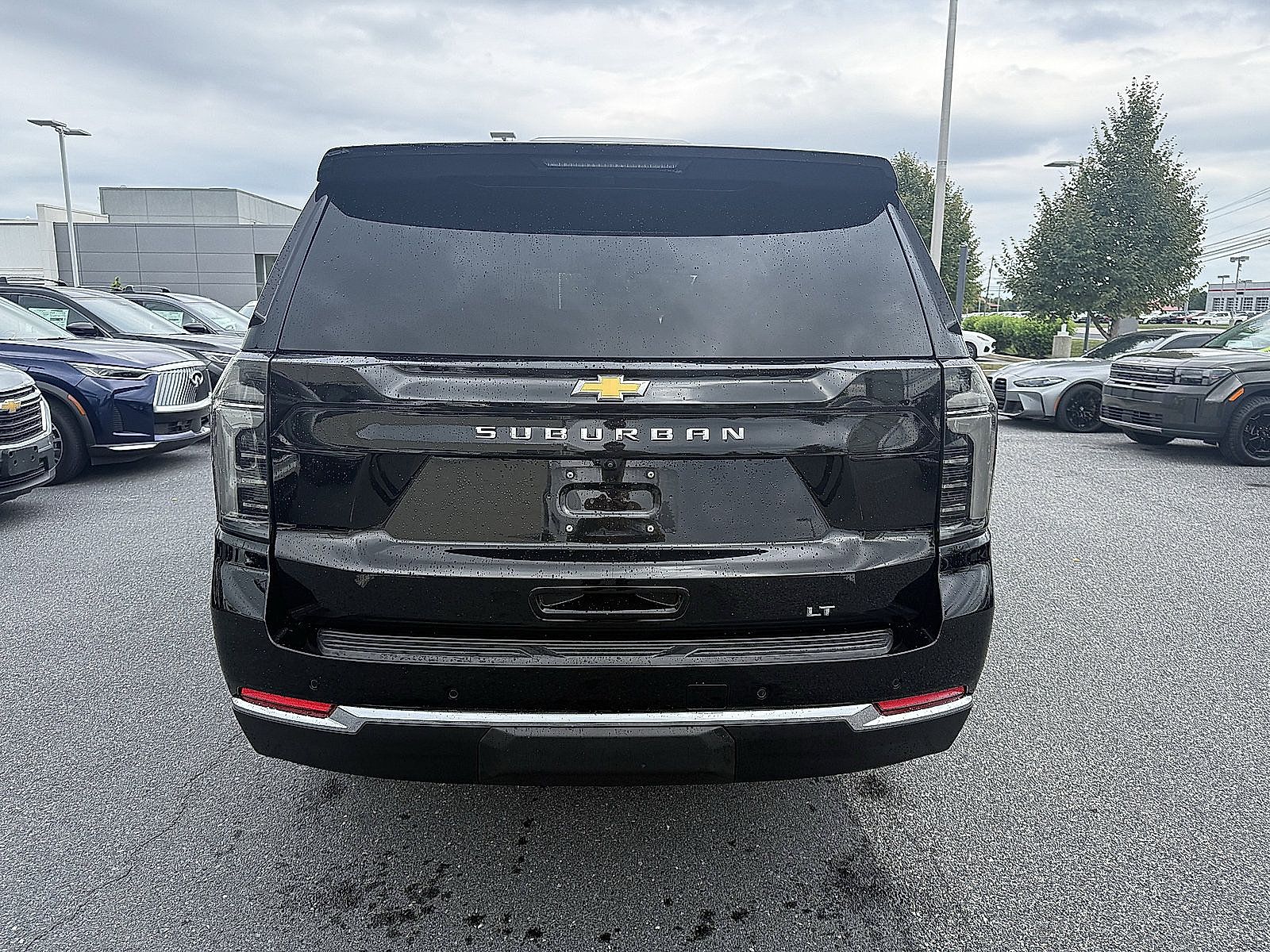 Used 2025 Chevrolet Suburban LT w/ Comfort Package AWD/4WD image 12