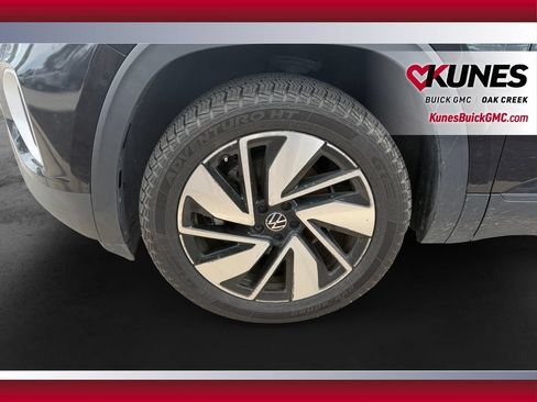 Used 2025 Volkswagen Atlas SE FWD image 13