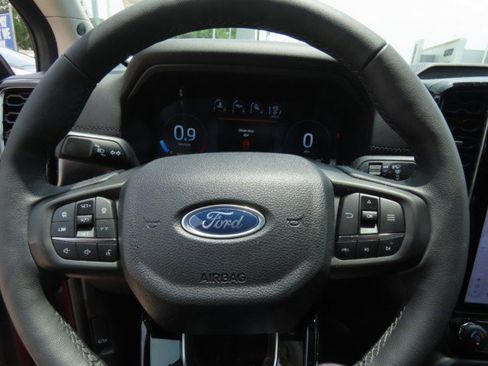 Used 2025 Ford Ranger Lariat w/ FX4 Off-Road Package AWD/4WD image 25