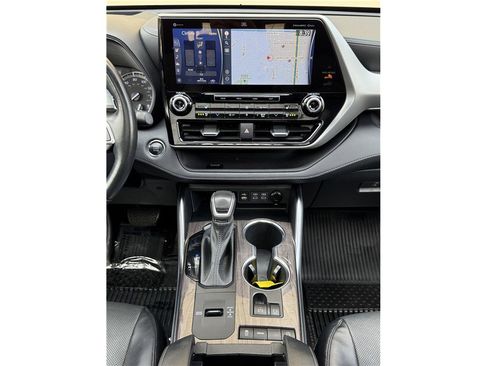 Used 2022 Toyota Highlander Platinum FWD image 10