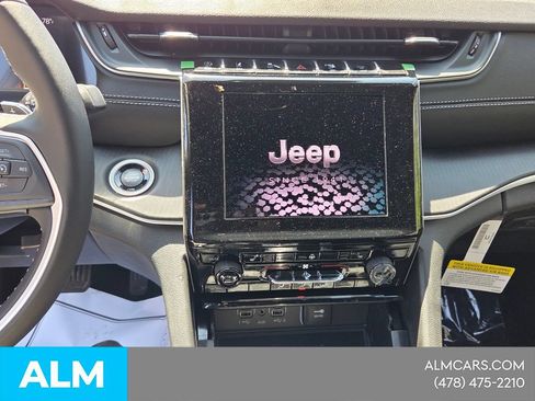 Used 2025 Jeep Grand Cherokee Laredo w/ Luxury Tech Group I AWD/4WD image 20