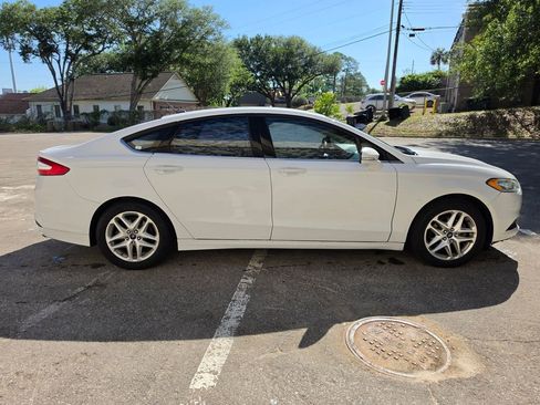 Used 2013 Ford Fusion SE FWD image 15