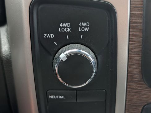 Used 2015 RAM 3500 Laramie w/ Convenience Group AWD/4WD image 32