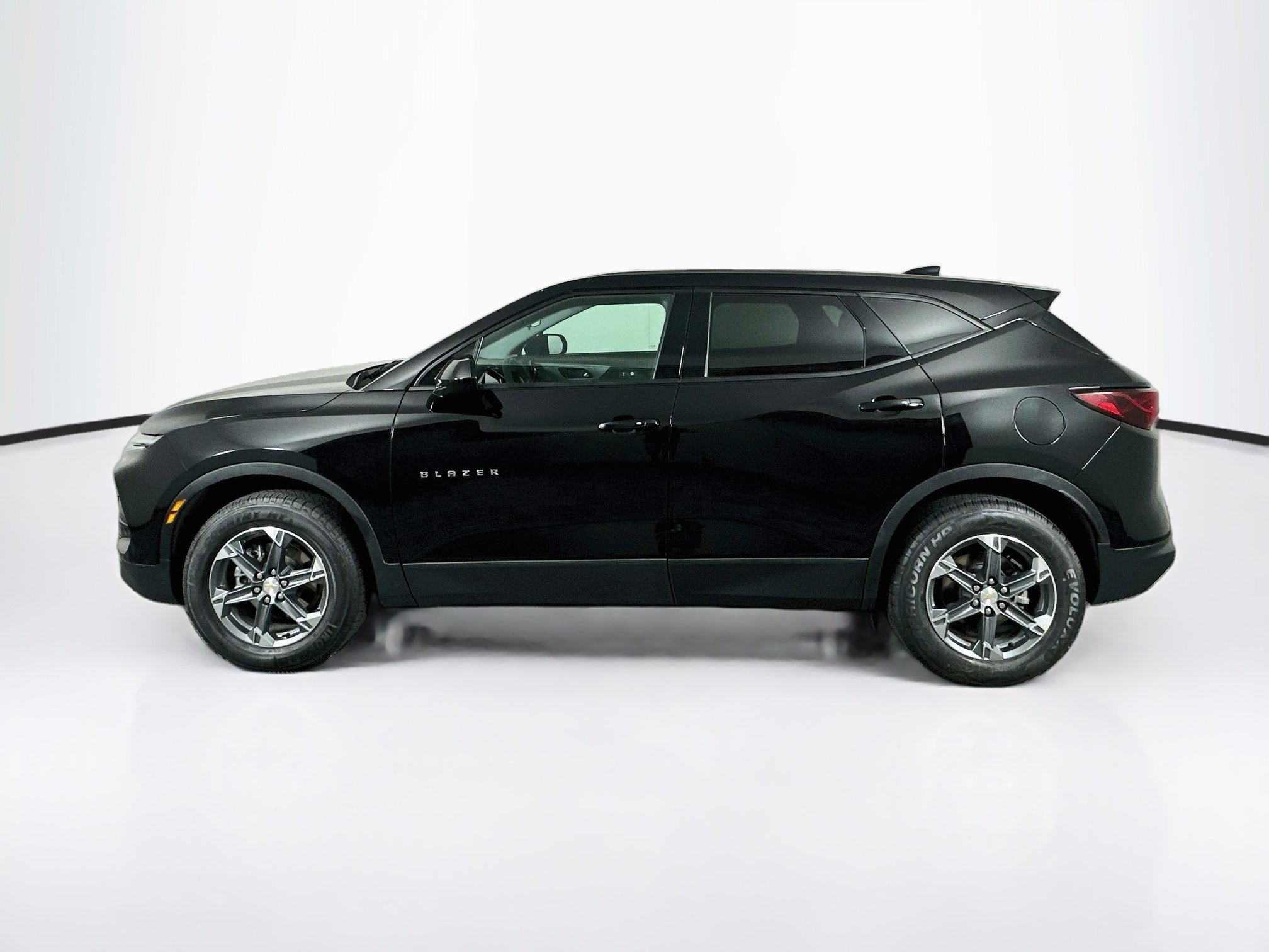 Used 2025 Chevrolet Blazer LT AWD/4WD image 4