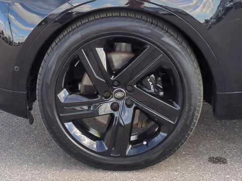 Used 2024 Land Rover Discovery Metropolitan Edition image 13