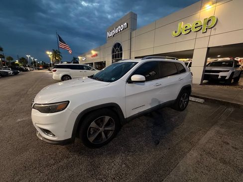 Used 2019 Jeep Cherokee Limited w/ Technology Group FWD image 4