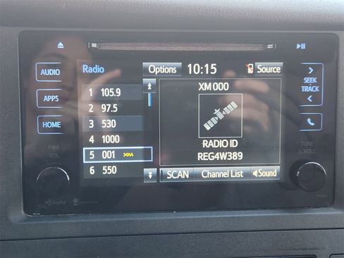 Used 2015 Toyota Sienna LE image 17