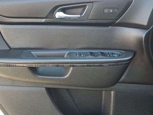 Used 2017 GMC Acadia Limited SLT image 15