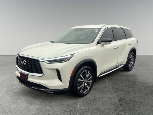 Used 2023 INFINITI QX60 Sensory w/ Vision Package image 3