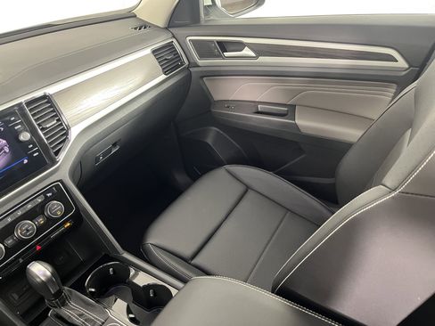 Certified 2023 Volkswagen Atlas SE w/ Black Wheel Package image 11