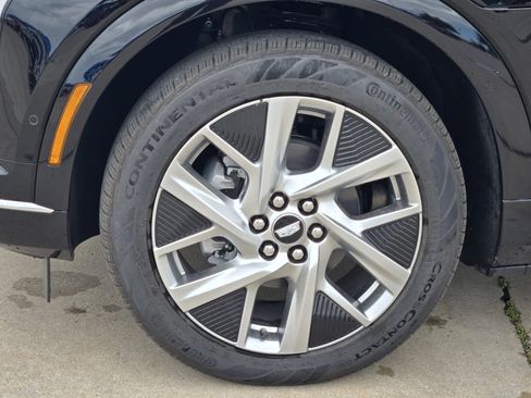 New 2025 Cadillac Optiq Luxury 1 w/ LPO, Floor Liner Package image 7