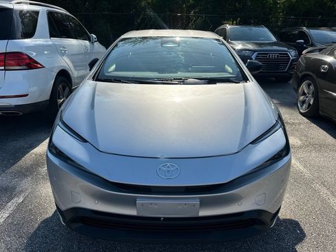 Used 2025 Toyota Prius LE FWD image 2
