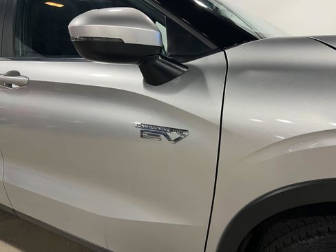 Used 2025 Mitsubishi Outlander ES AWD/4WD image 39