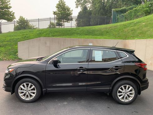 Used 2020 Nissan Rogue Sport S w/ Appearance Package AWD/4WD image 2