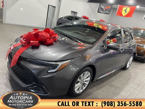 Used 2025 Toyota Corolla SE image 2