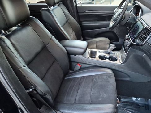Used 2019 Jeep Grand Cherokee Laredo w/ Laredo X Package RWD image 28