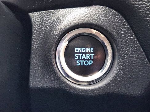 Used 2021 Toyota RAV4 XLE Premium image 16