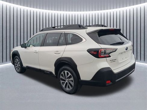Used 2023 Subaru Outback Premium image 7