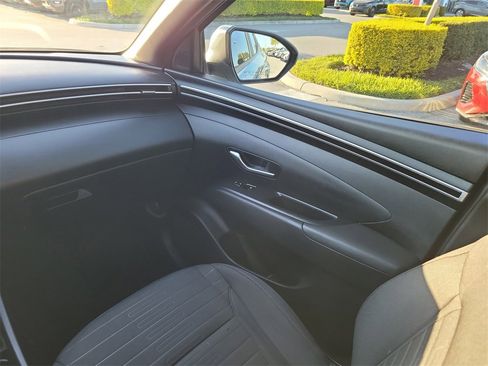 Used 2022 Hyundai Santa Cruz SEL Premium image 18