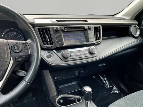 Used 2018 Toyota RAV4 XLE AWD/4WD image 9