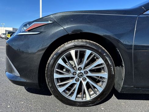 Used 2019 Lexus ES 300h w/ Premium Package image 10