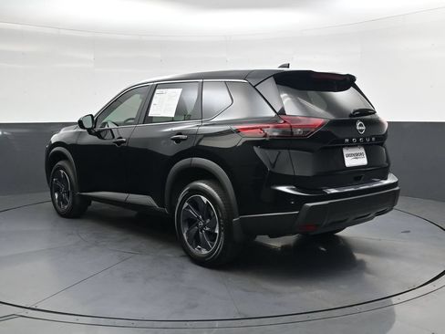 Certified 2026 Nissan Rogue SV FWD image 8