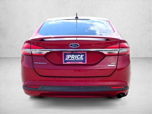 Used 2017 Ford Fusion SE w/ Equipment Group 201A FWD image 3
