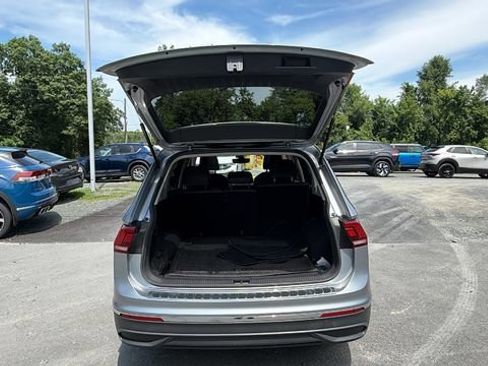 Used 2023 Volkswagen Tiguan SE w/ Panoramic Sunroof Package AWD/4WD image 14