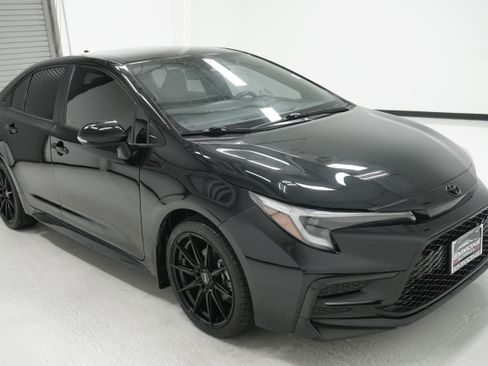 Used 2023 Toyota Corolla SE FWD image 3
