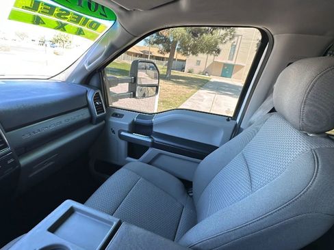 Used 2019 Ford F250 XLT w/ Snow Plow Prep Package image 13