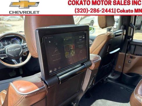 Used 2017 Chrysler Pacifica Limited w/ UConnect Theater Package FWD image 16