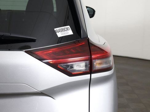 Used 2023 Nissan Rogue SV image 16