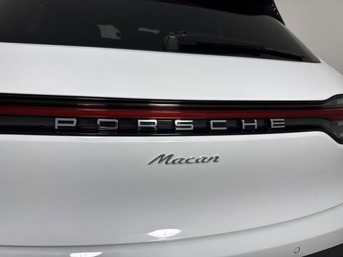 Certified 2023 Porsche Macan AWD/4WD image 18
