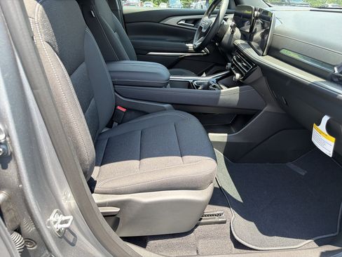 New 2026 Chevrolet Traverse LT w/ Driver Confidence Package FWD image 13